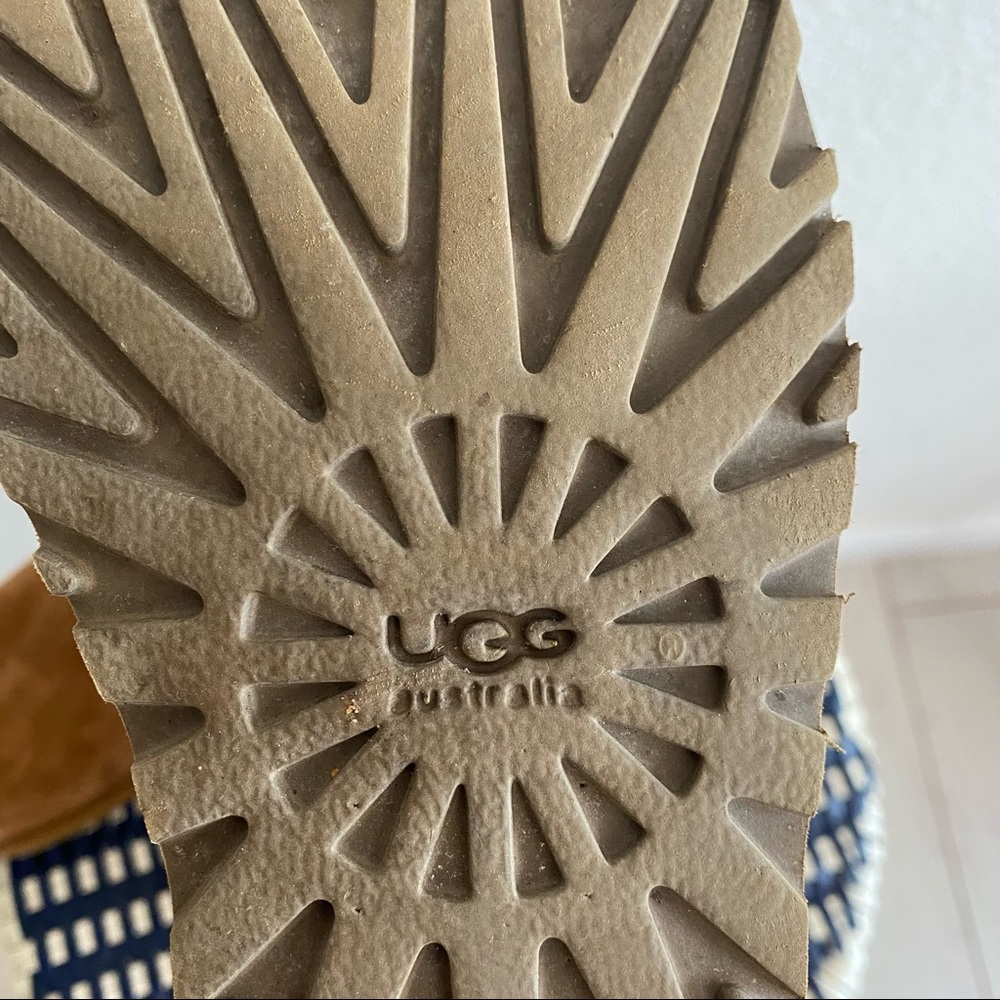 Ugg Boots With Wooden Buttons On Side Size 6 - image 6